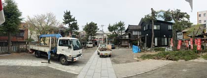  「プロジェクト“市”」を行う燕市・戸隠神社の境内