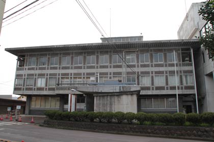 早ければ6月上旬にも解体工事が始まる旧燕市役所本館庁舎