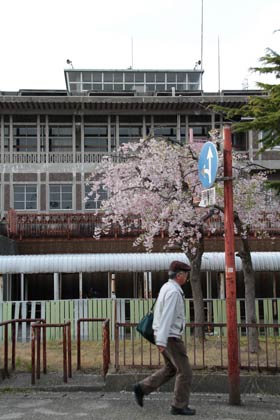 本館庁舎南側