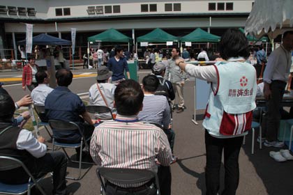  初参加の済生会三条病院、オリジナルの健康体操を指導