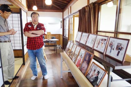  29日まで三条市丸井今井邸で開かれている「着物美人写真展in丸井今井邸」