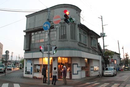 28、29日と一般公開しているシェアスペース＆ライブラリーに生まれ変わる旧外山虎松商店