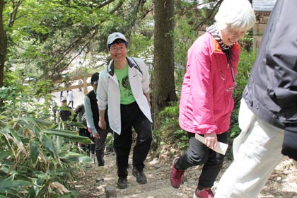 鈴木市長も一緒に登山