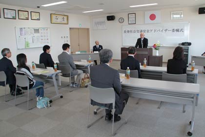 2日行われた燕署の長寿社会交通安全アドバイザー委嘱式