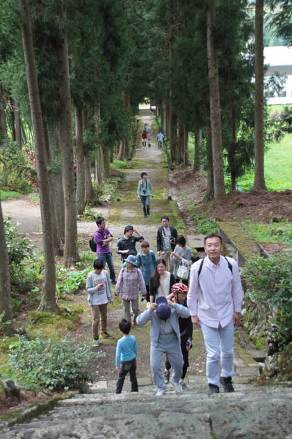 最明寺では自転車を降りて見学