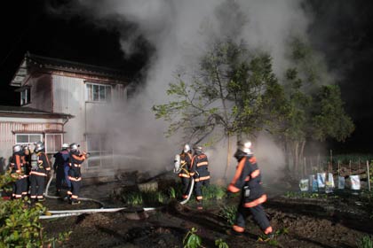 燕市佐善で納屋1棟が燃えた現場