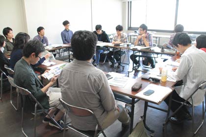 11日開かれた三条市と燕市の両市若手職員の勉強会