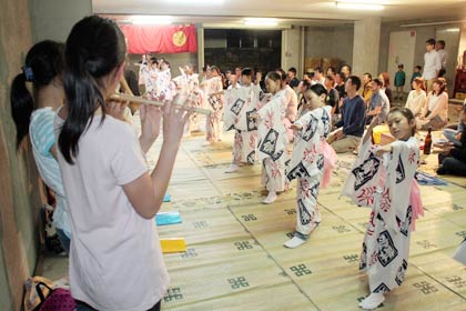 横町万灯組の練習