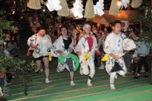 横町万灯組の舞い込み