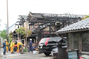 燕市桜町の火災現場