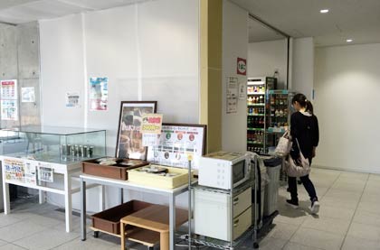脇から入る売店も正面から入れるように間もなく変更