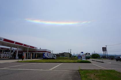  三条市下田地区で」での田植えのときに見られた日暈