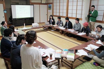 講演に20人近くが参加