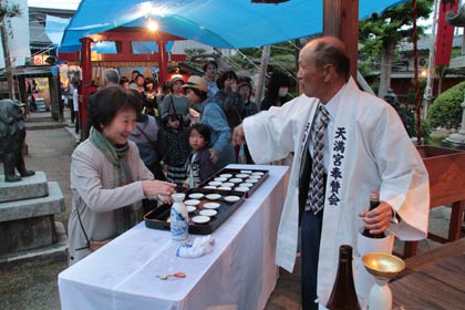 吉田天満宮では参拝者の列