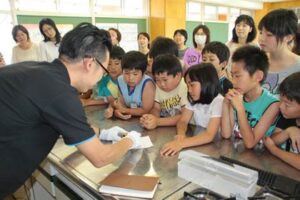 長沢小4年生でPTA行事として行われた親子参加のクッキー型の手作り講座