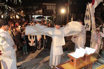 絹と麻を八つ裂きにする星野宮司