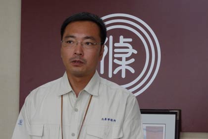  会見する国定三条市長
