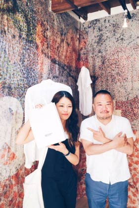  松下教授(右)と元スタッフさん