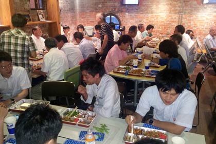  みんくるで納涼会を開いた朝草会