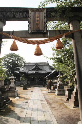 吉田まつりにあわせて祭礼が行われる吉田諏訪神社