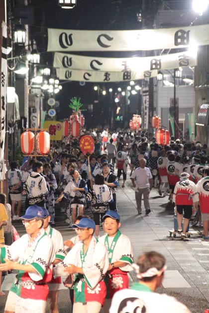 吉田まつり1日目25日の民謡流し