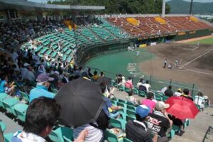 26、27日と三条パール金属スタジアムでウエスタンリーグ阪神中日戦、26日は猛暑のなかで熱戦