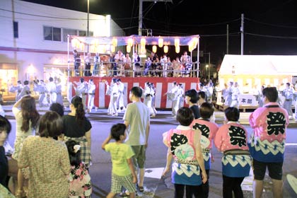 ことしの民謡流しは丸井今井邸付近に本部を構えた