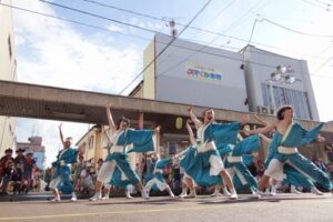 第10回三条夏まつりは最高気温35.7度の猛暑のなかで暑く熱く総踊りや商店街夜店市、三条夏神輿で盛り上がる