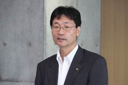 あいさつする鈴木力市長