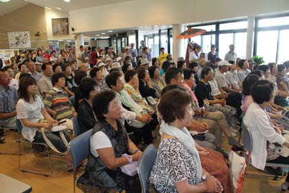 約200人で満杯の会場