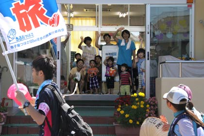 荒沢保育所の子どもたちが激励