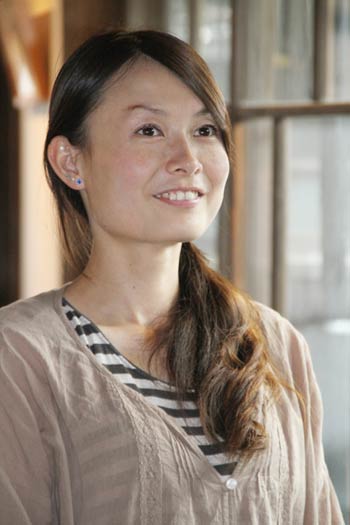  高校生にボランティアで演劇指導する岡田美香さん