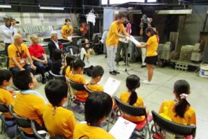 8日、三条市で始まった「キッザニア マイスター フェスティバル in 三条」の開会式