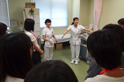 外来の診察室で