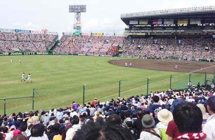  夏の全国高校野球の準決勝第1試合、日本文理（新潟）は三重（三重）に0-5で敗れた