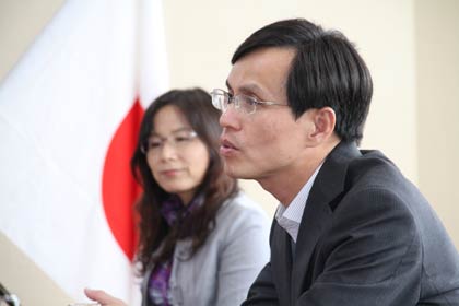  何平総領事