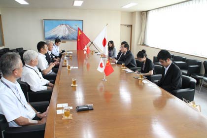 何平総領事が三条市長を訪問