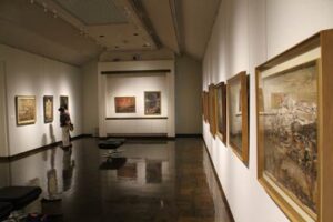 枯れ葉や樹皮を使ったはり絵「美里絵」の創始者、多田清虹さんが初めての本格的な個展
