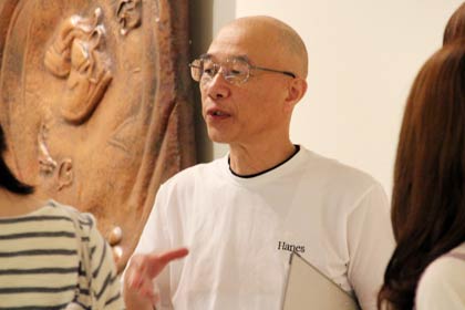 会場の枝村佐門さん