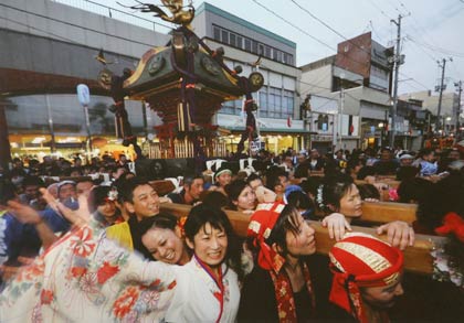 優秀賞の 渡辺一寿さんの「笑顔のみこし」