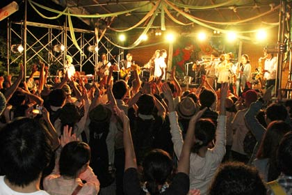 ことしも中浦ひめさゆり森林公園で開かれて3,200人が来場した三条発の野外音楽フェスティバル「三条楽音祭」