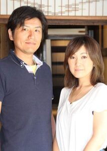 ことしの小京都を楽しむ会「AKARIBA 2014」の「あかりの結婚式」で挙式するカップルに決まった五十嵐さん(左)と安宅さん