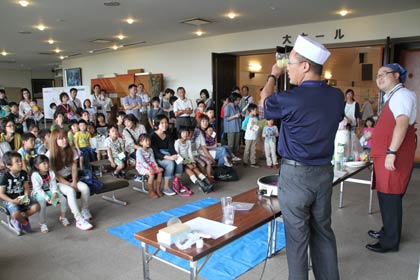 おもしろ科学ショー「理科六三郎の料理教室」