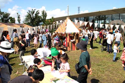 スノーピークHeadquartersで開かれたプポンプロデュースのイベント「asoviva!」を驚くほどの人出