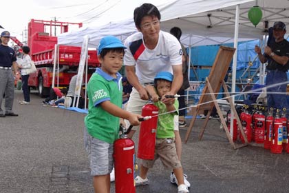  親子で初期消火訓練