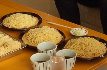 左から三条産小麦0%、10%、20%のラーメンの麺