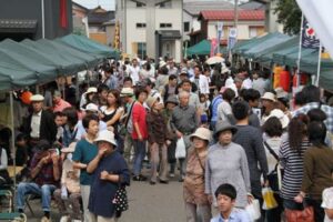 9月の三条マルシェは子ども大名行列、まんなかフェスと同時開催で人出1.8万人、台風で中止した昨年のリベンジを果たす
