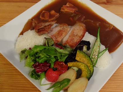  八木ヶ鼻温泉「いい湯らてい」に「下田産野菜と三条ポークのダムカレー」登場
