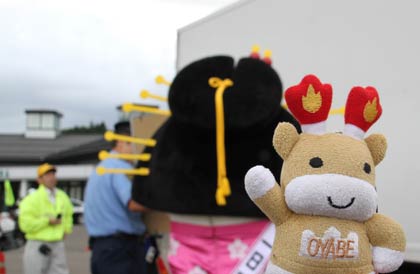きららんの一日署長任命式の見学に訪れてた浅尾弥子のメルギューくん
