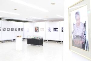21日まで三条市中央公民館で開かれている瞽女小林ハル資料展「良い人と歩けば祭り、悪い人と歩けば修行」